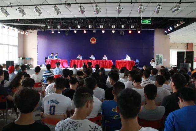 ͥ���������У Эͬ��Ϲ�չ��ò